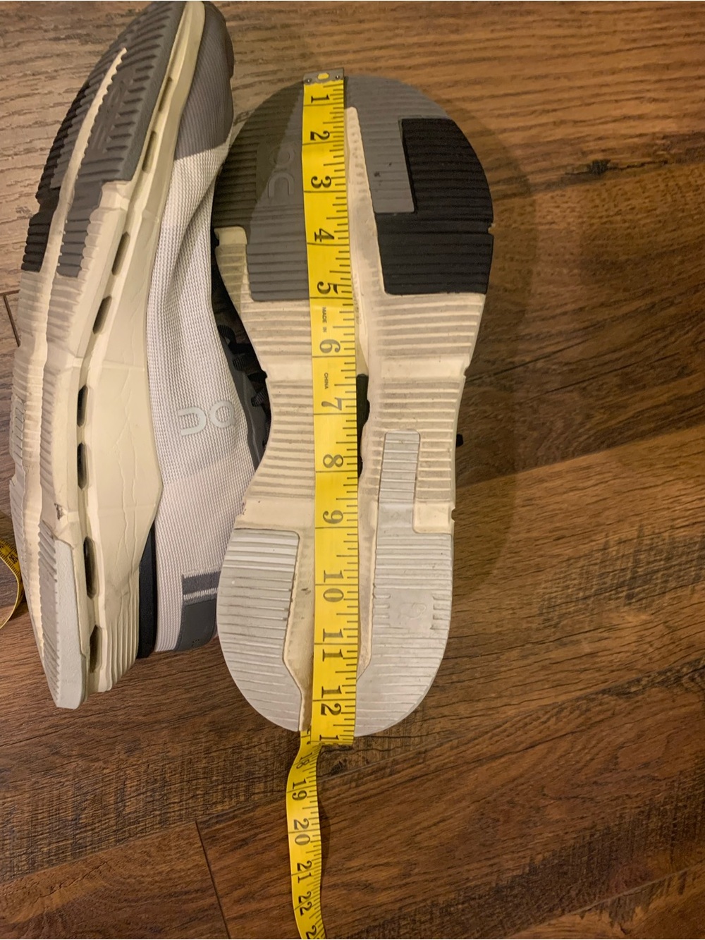 On Running Men's Trainer in Cream and Gray with Black Accents - Picture 13 of 13